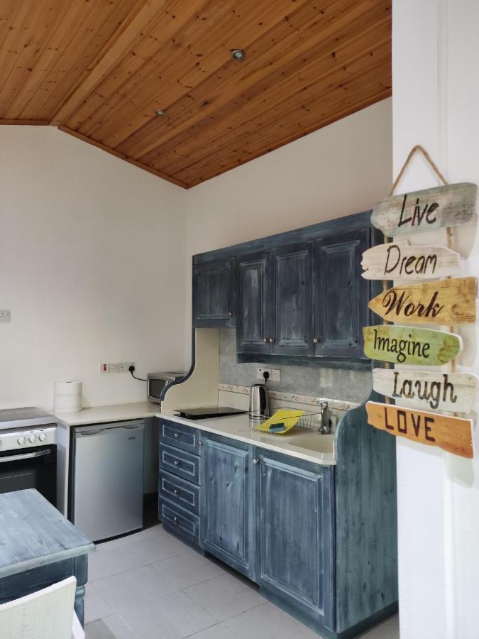 Vila Wooden House Paphos Pokoj fotografie